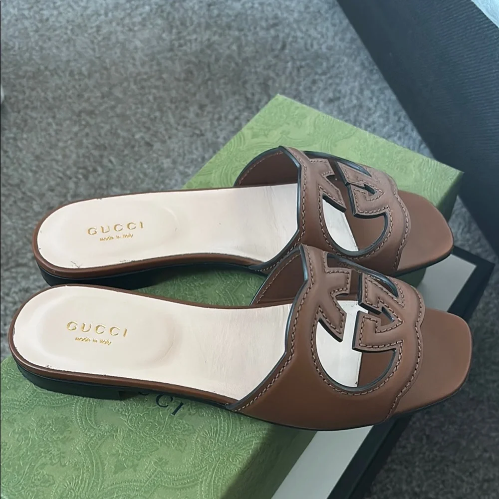 🤎Gucci Women's slide sandal with Interlocking G size 35.5 (US 6) 🤎 - Picture 6 of 8